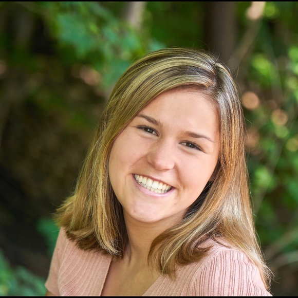 Meet your Posher, Mikayla - Picture 1 of 1